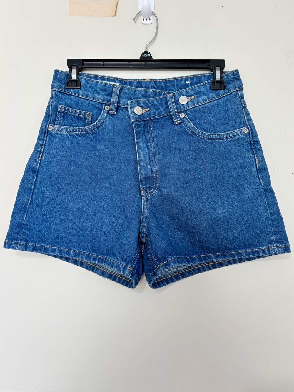 Zara high rise crossover waist denim blue modern western jean short Size 4/W28